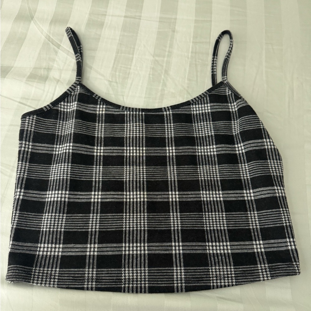 Chic Black and White Plaid Crop Top